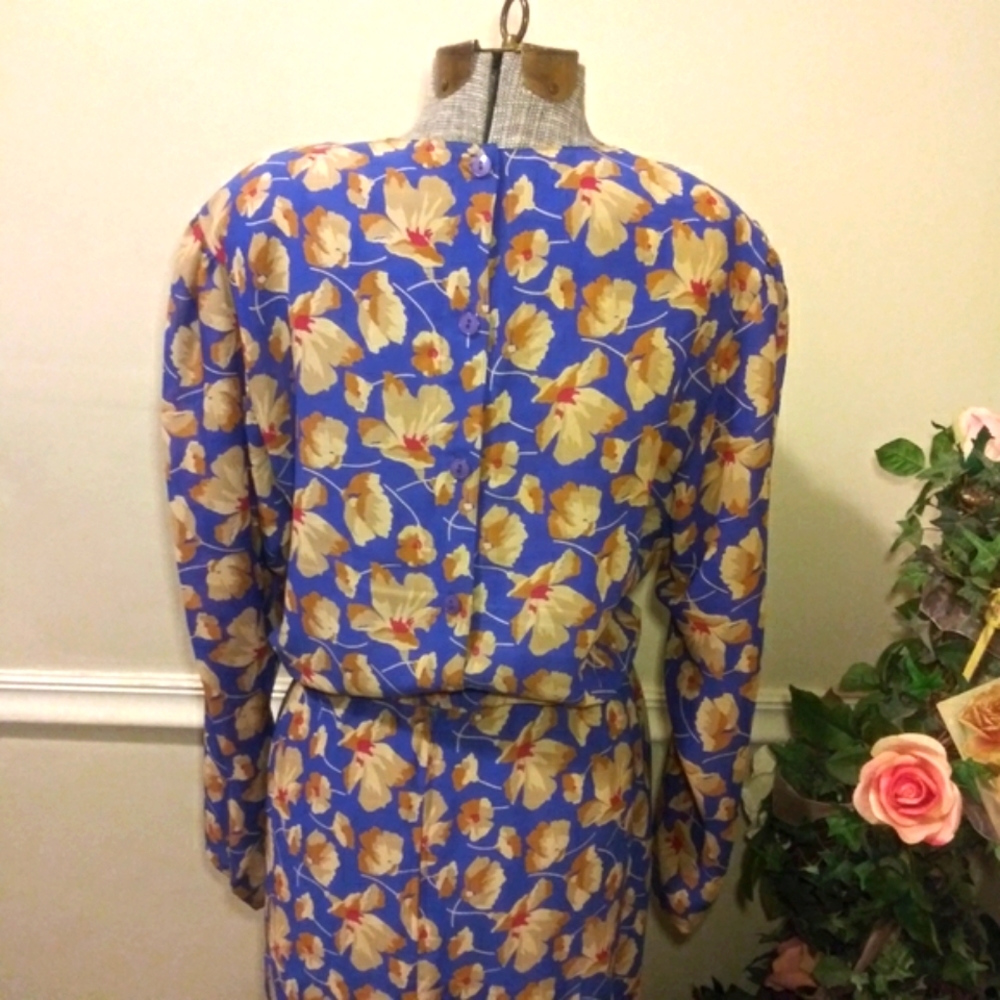 Vintage 1980's Jordan Ari Vibrant Blue, Tan & Red Poppy Print Midi Dress - Picture 7 of 12